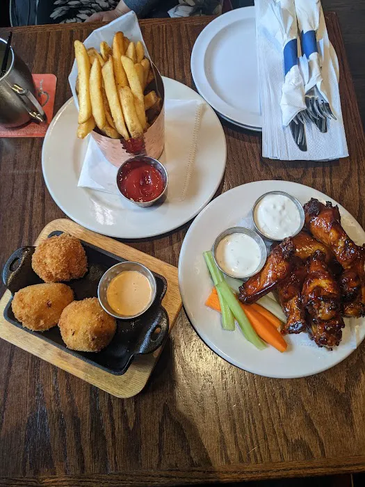 Horn's Hook Tavern Picture 10