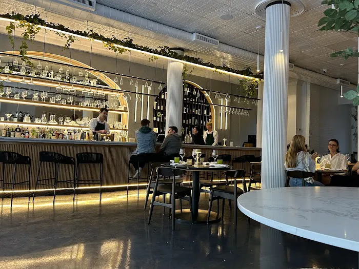 Columns Wine Bar Picture 4