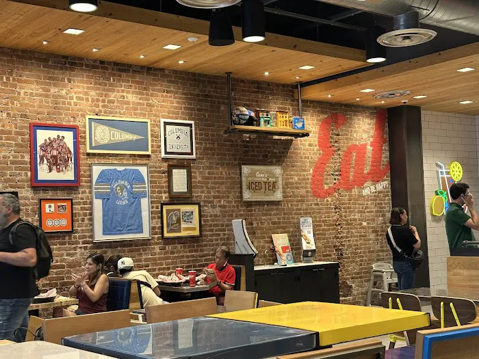 Raising Cane's Chicken Fingers Picture 2