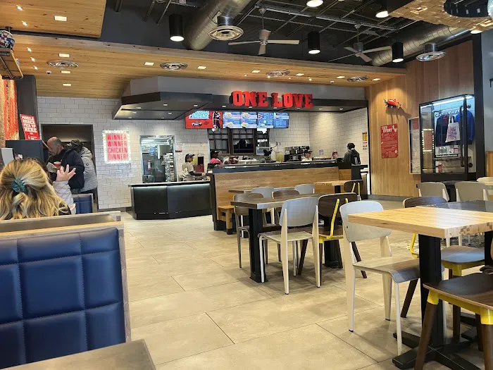 Raising Cane's Chicken Fingers Picture 4