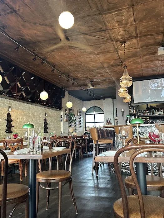 ELIS WINE BAR & RESTAURANT Picture 4