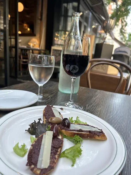 ELIS WINE BAR & RESTAURANT Picture 2