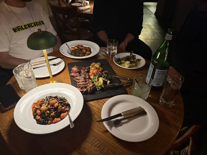 ELIS WINE BAR & RESTAURANT Picture 8