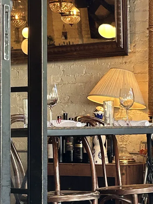 ELIS WINE BAR & RESTAURANT Picture 3