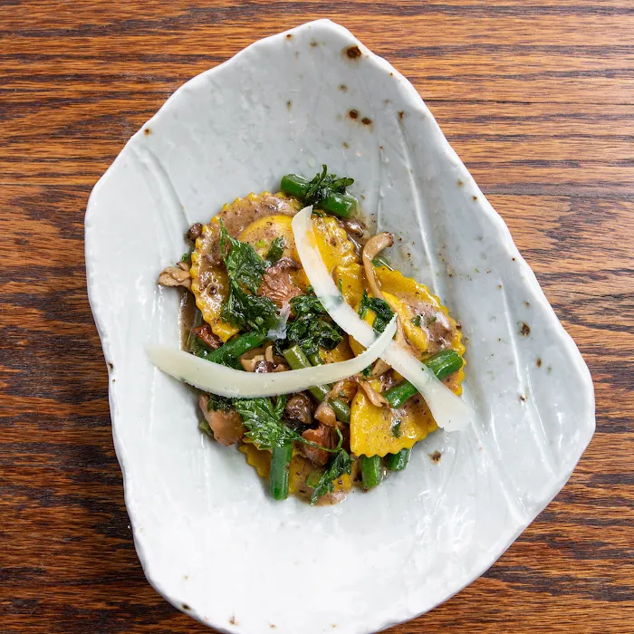 ELIS WINE BAR & RESTAURANT Picture 10