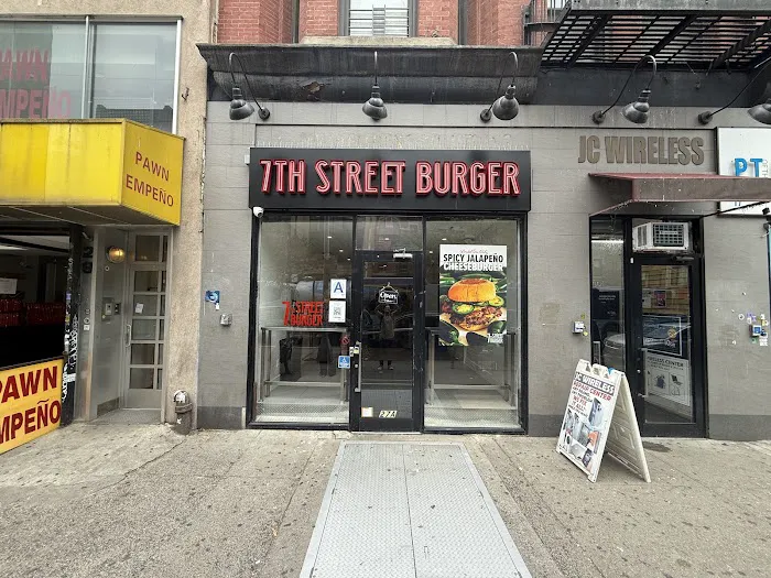 7th Street Burger Harlem Picture 2