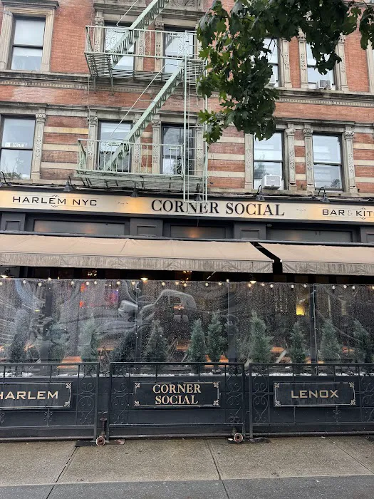 Corner Social Picture 5