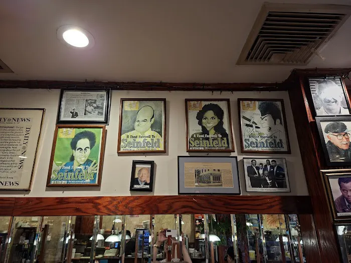 Tom's Restaurant Picture 6