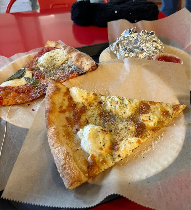 Dado's Pizza and Taproom Harlem Picture 5