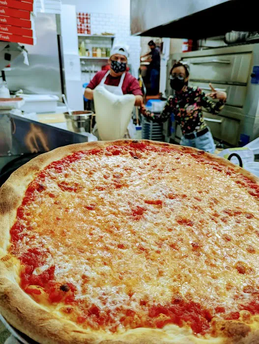 Dado's Pizza and Taproom Harlem Picture 10