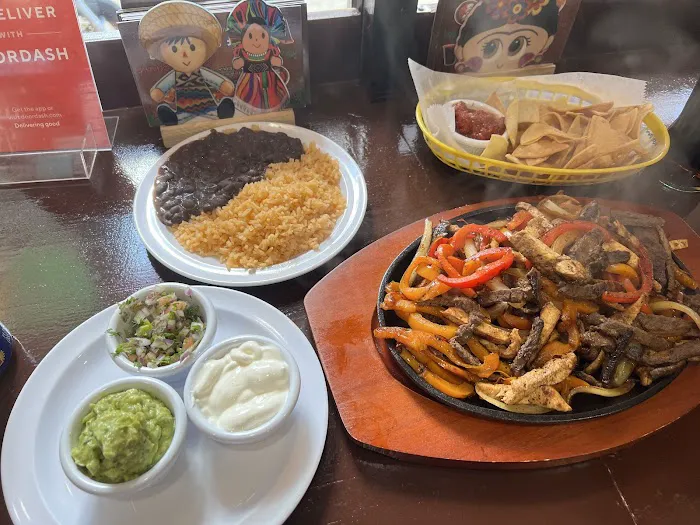 La Bella Mixteca Taqueria & Mexican Grill Picture 10