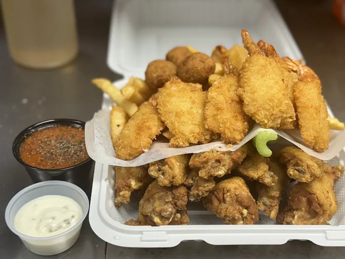 Uptown Wingz Picture 1