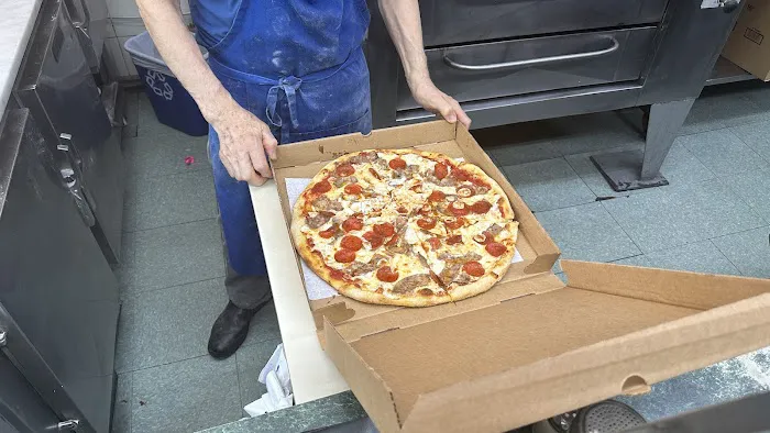 P & M Classic Pizza and Restaurant Picture 9