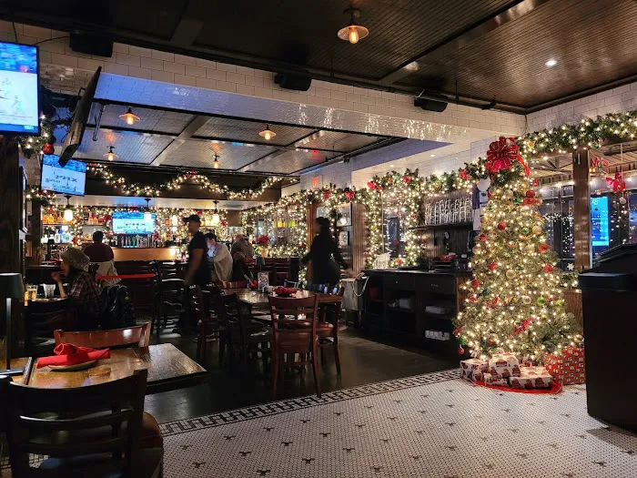 Hilltop Park Alehouse Picture 4