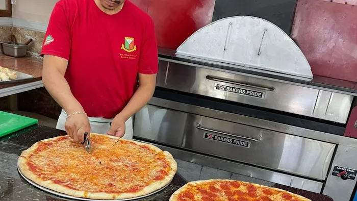 Tomatoes Locos Pizzeria Restaurant Picture 10