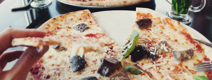 Lake Como Pizza Picture 7