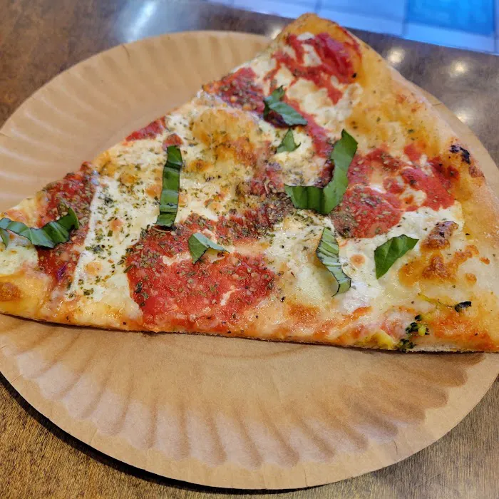 Mediterraneo pizza Picture 5