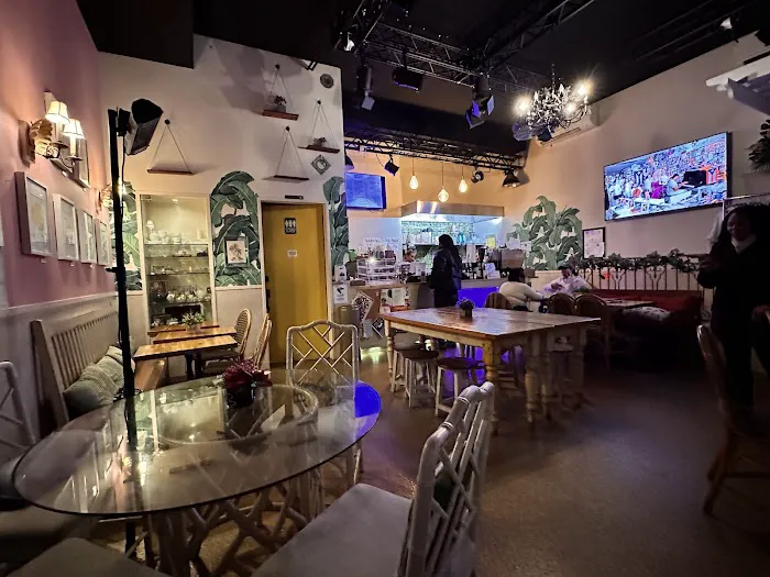 Cafe Bloom Picture 1