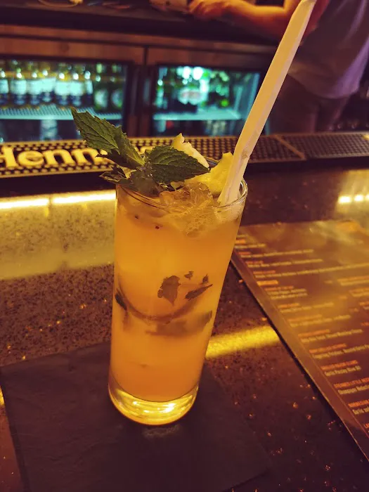 One Fifty One Restaurant & Lounge Picture 2