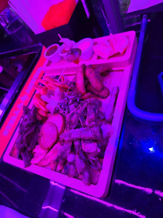 Liquid Bar & Restaurant Picture 2