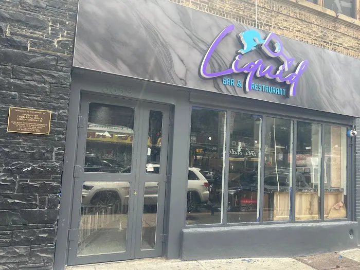Liquid Bar & Restaurant Picture 1