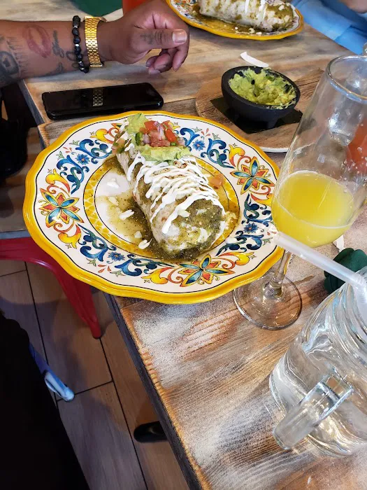 Guacamole Taqueria Picture 9