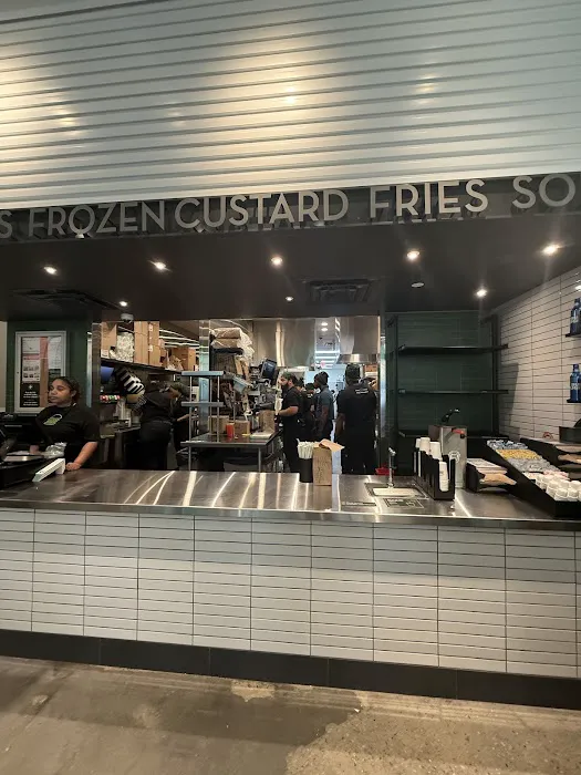 Shake Shack Broadway Plaza Riverdale Picture 4