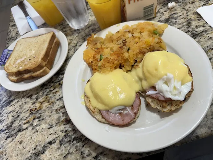 Dale Diner Picture 10