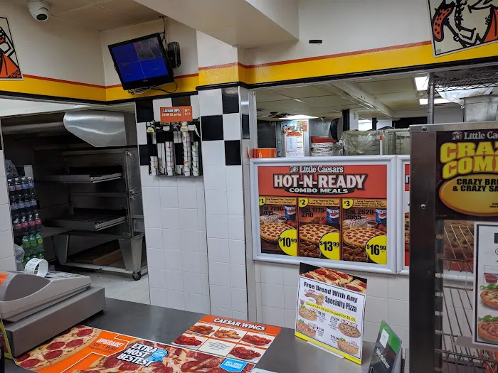 Little Caesars Pizza Picture 5