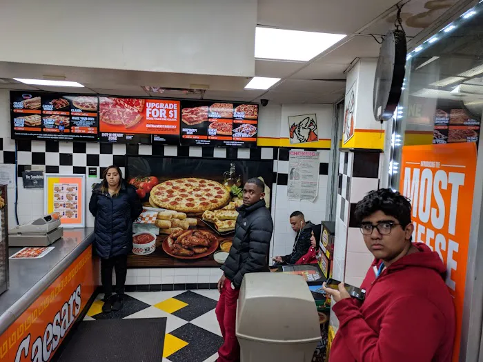 Little Caesars Pizza Picture 4