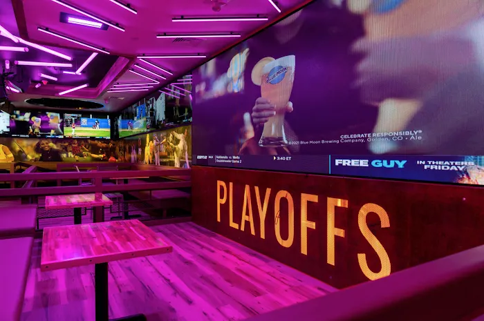 Playoffs Sports Lounge Picture 10