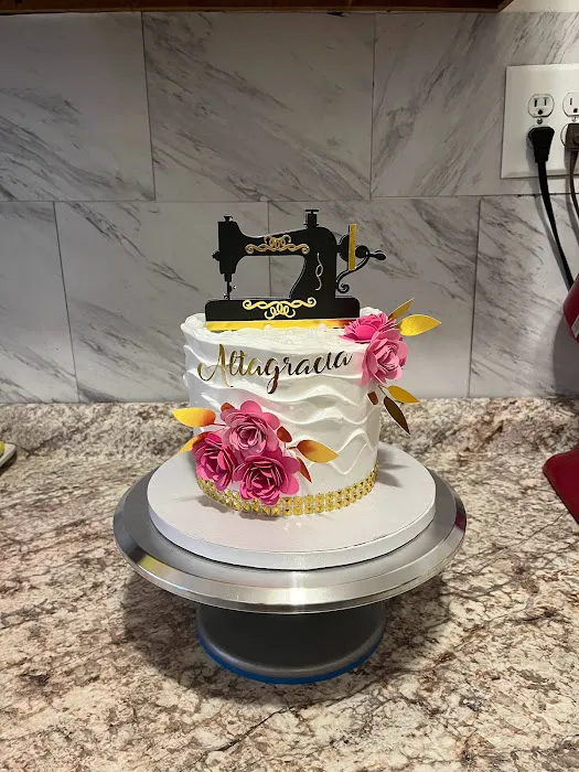 Lucy cake & Decorations Picture 4