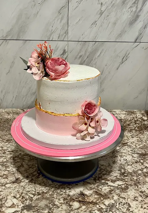 Lucy cake & Decorations Picture 8