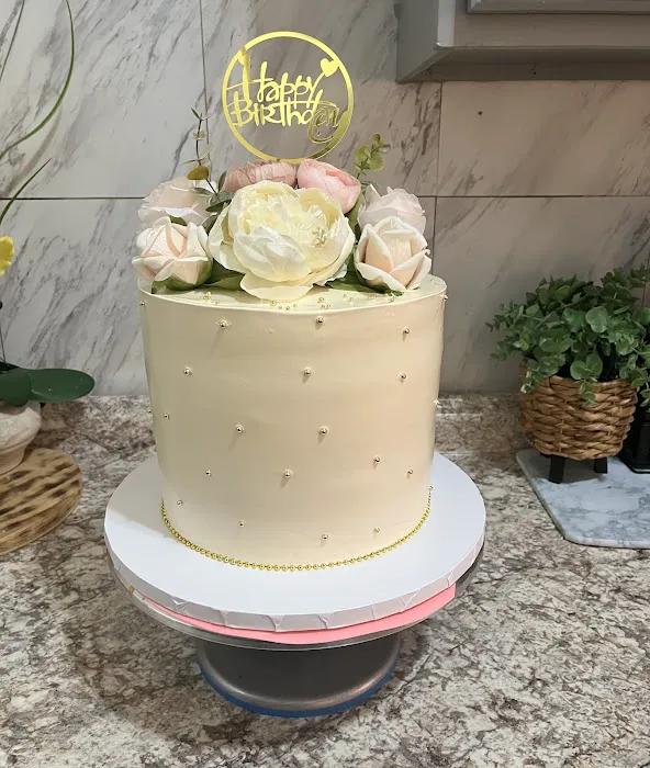 Lucy cake & Decorations Picture 6
