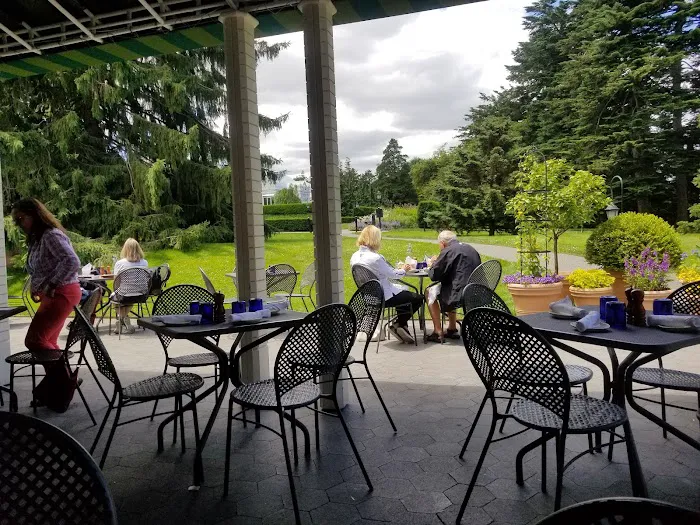 Hudson Garden Grill Picture 9