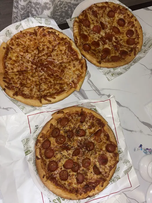 Singas Famous Pizza Picture 9