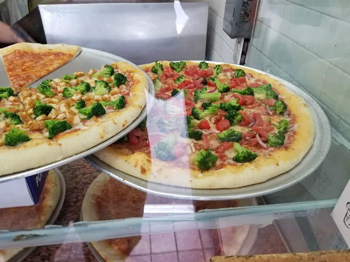 Oli 99¢ Fresh Pizza Picture 8