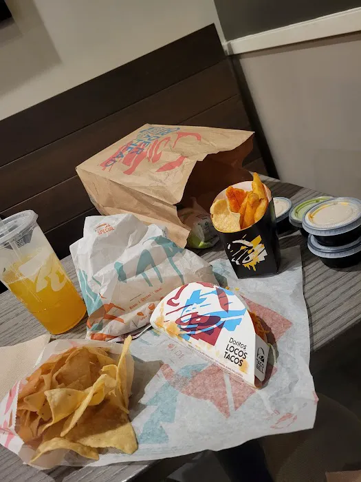 Taco Bell Cantina Picture 6