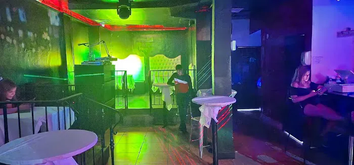 Fantasy Bar & Restaurant Picture 8