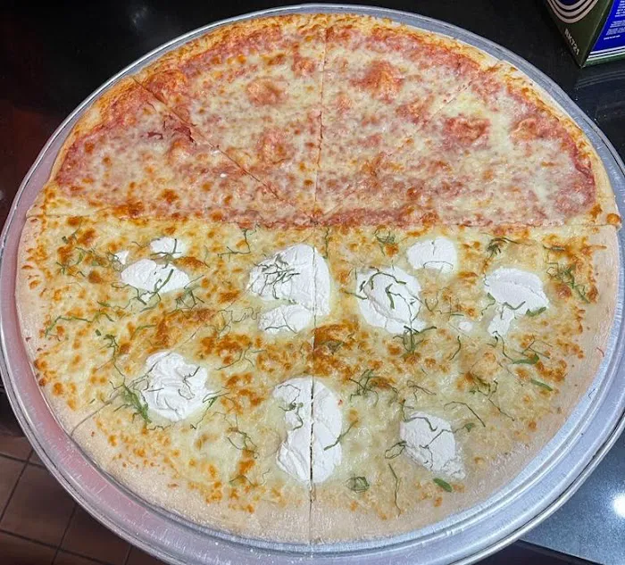 Mayas Pizza Picture 4