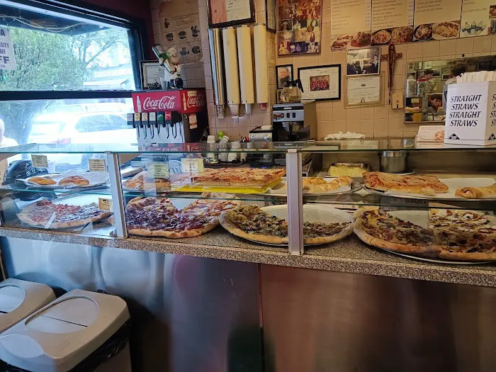 Ivana's Pizzeria Picture 6