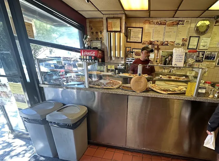 Ivana's Pizzeria Picture 4