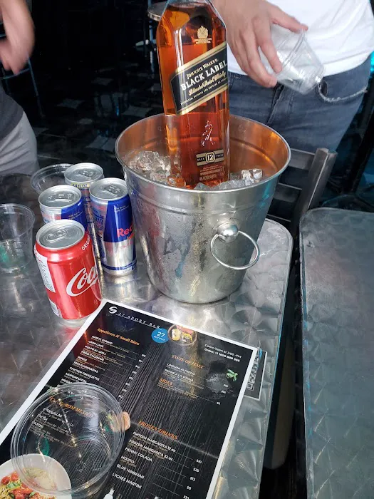 27 Sport Bar & Cafe Picture 7