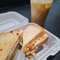 Los Munchies Tremont Ave ico
