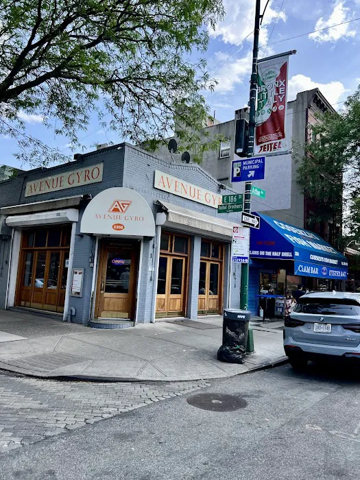 Avenue Gyro Picture 1