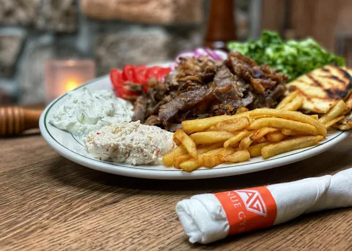 Avenue Gyro Picture 9