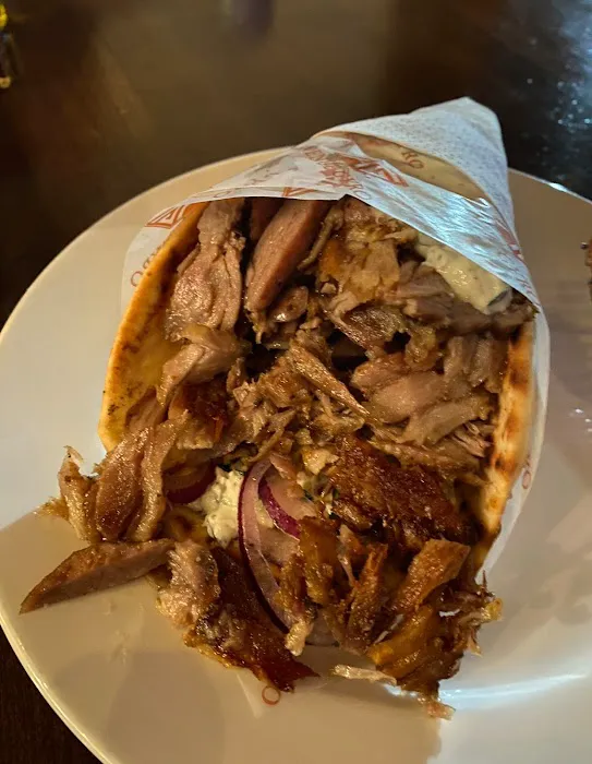 Avenue Gyro Picture 3