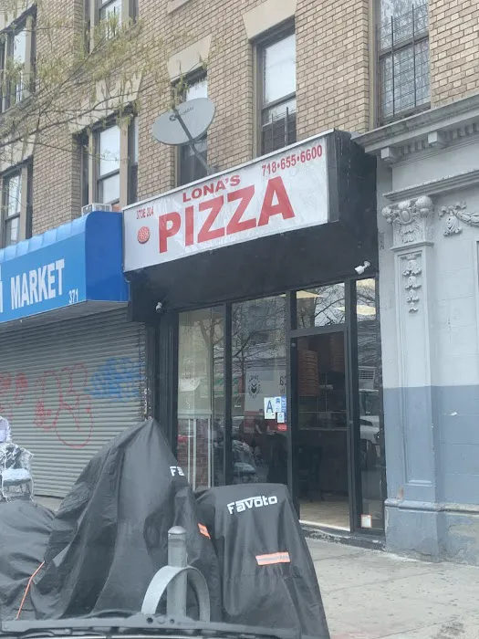 Lona's Pizza Picture 3