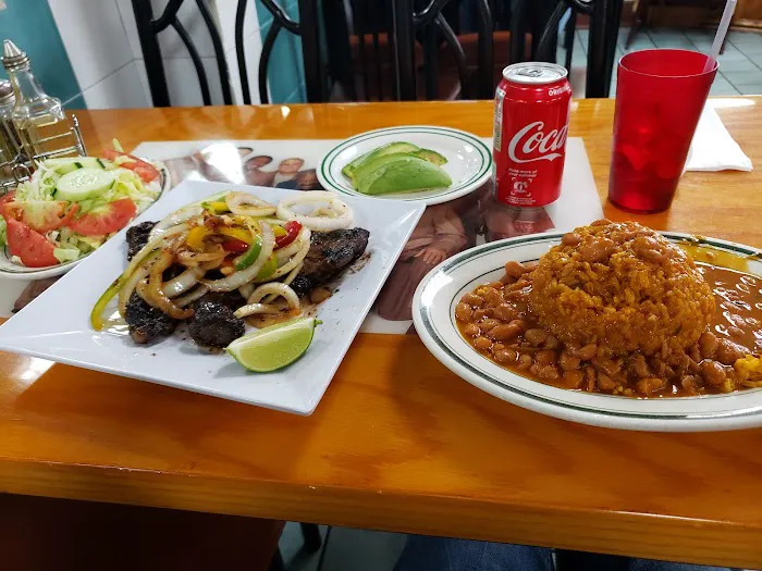 JJ Restaurant & Cuchifritos Picture 3