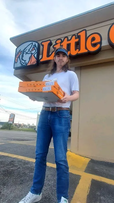 Little Caesars Pizza Picture 4